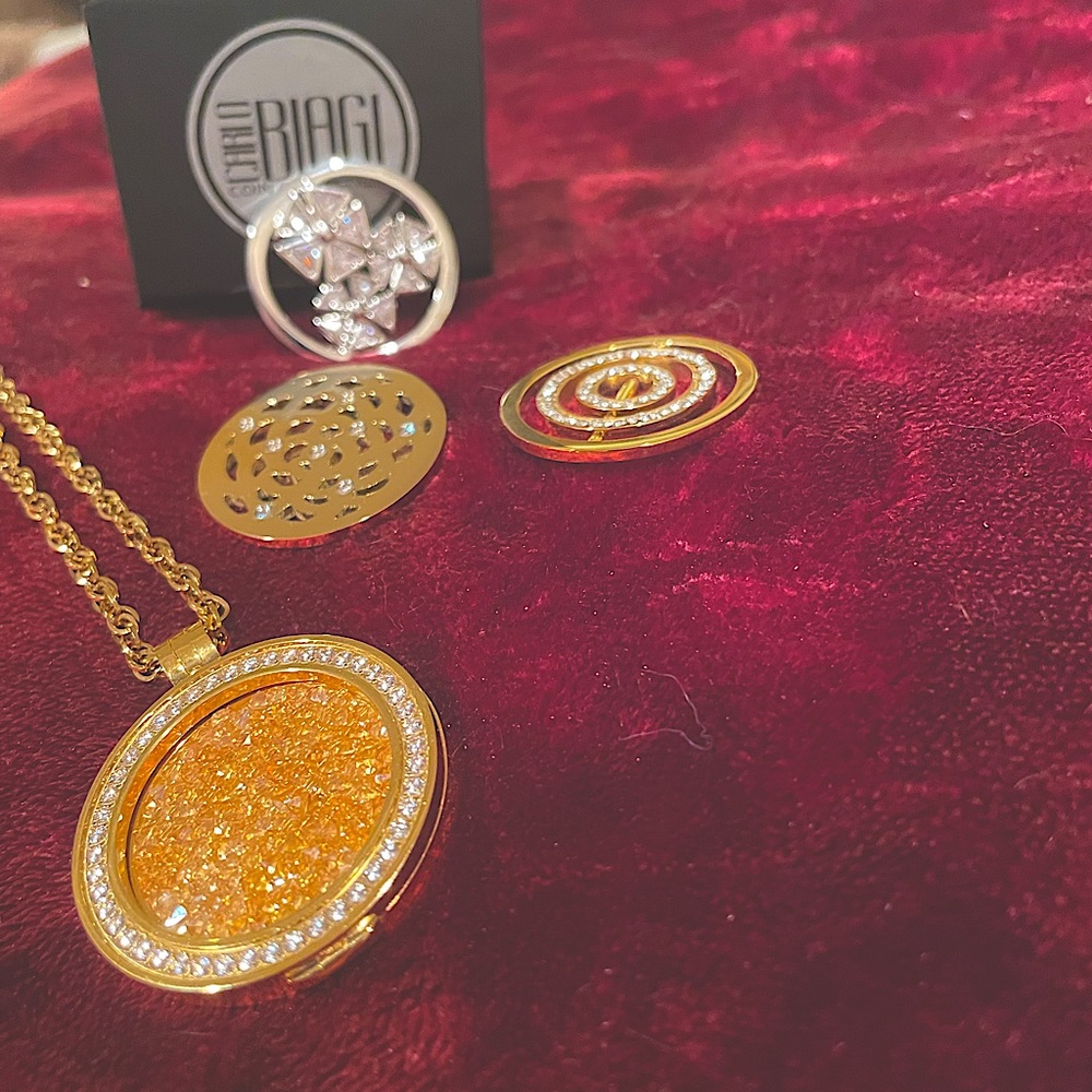 Carlo Biagi interchangeable necklace.